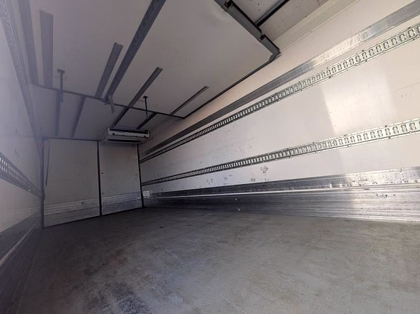 RENAULT TRUCKS Midlum 220 DXI Frigo 4x2 - Miniature 11